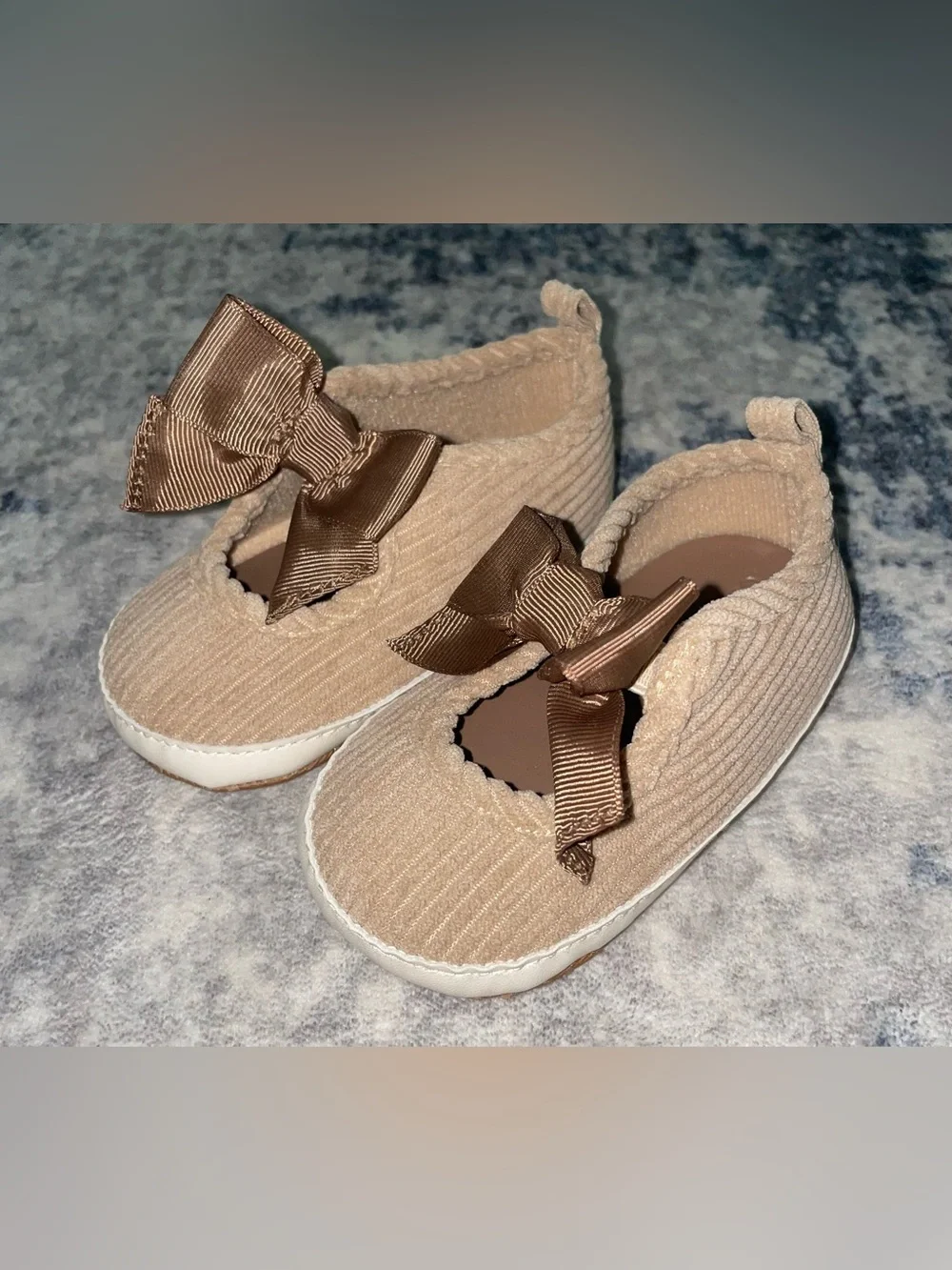 Old Navy bow shoes size 18-24 months